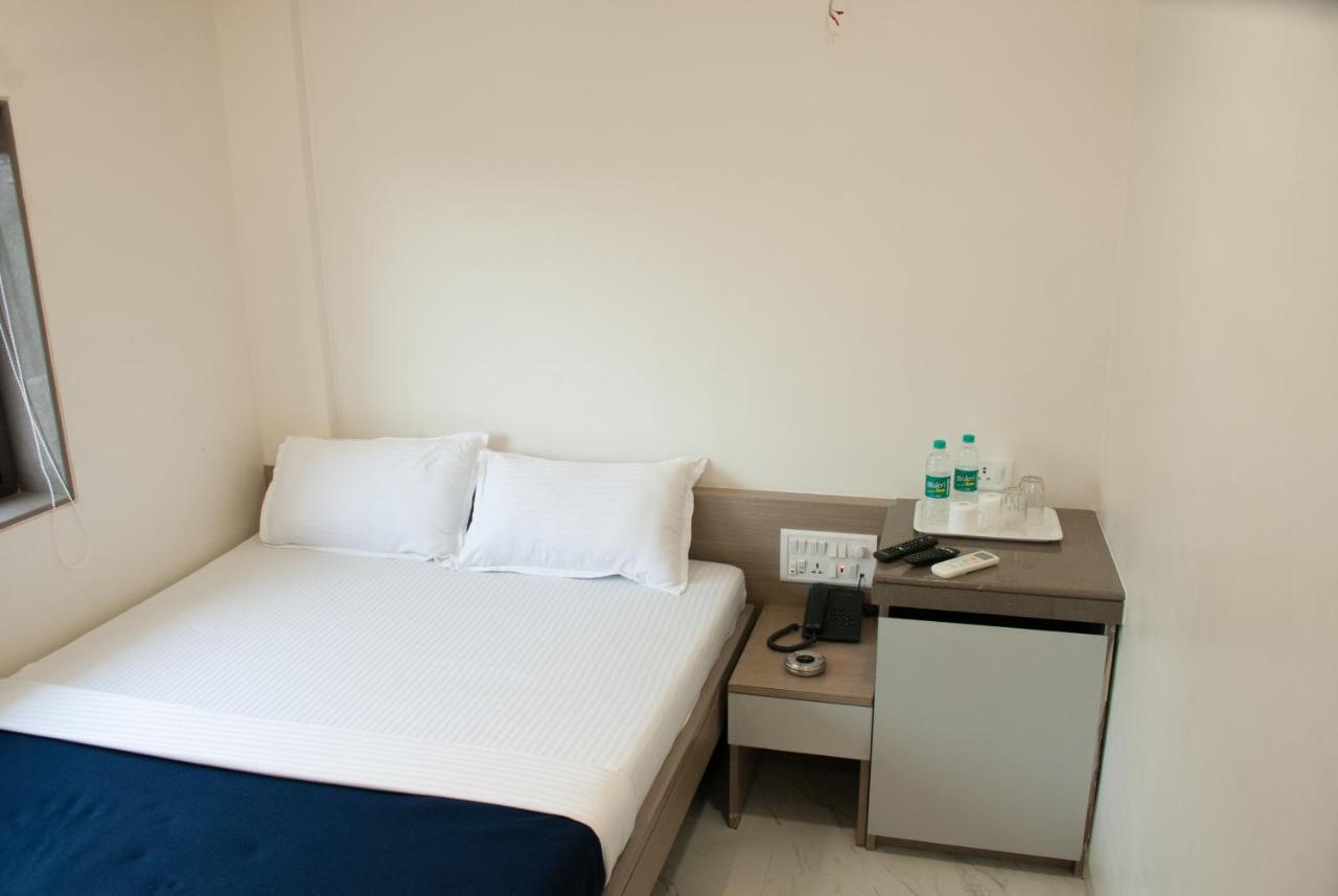 City Hotel Bombay Extérieur photo