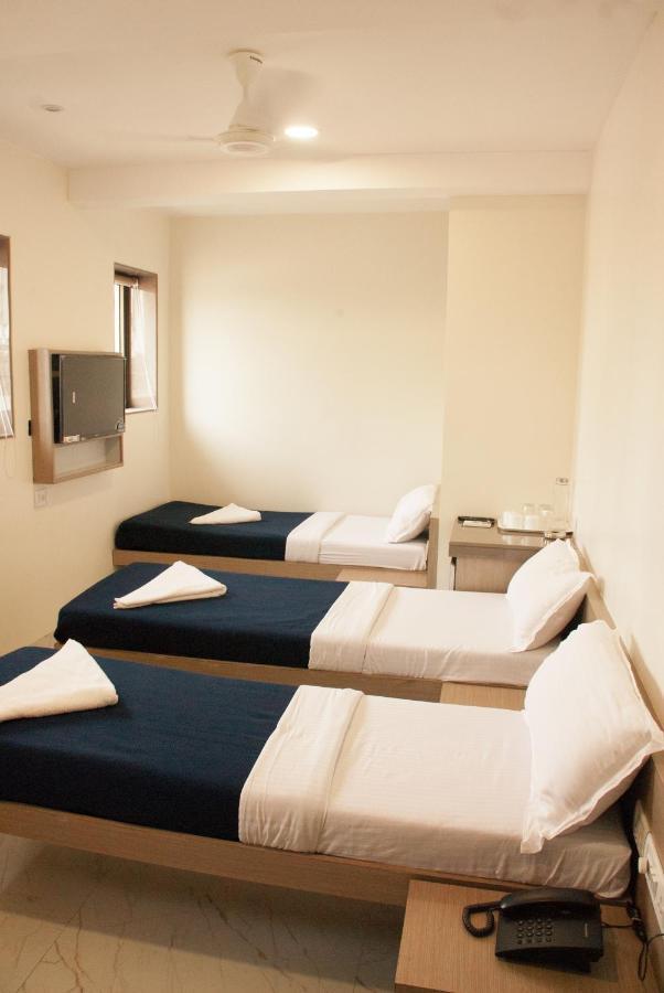 City Hotel Bombay Extérieur photo