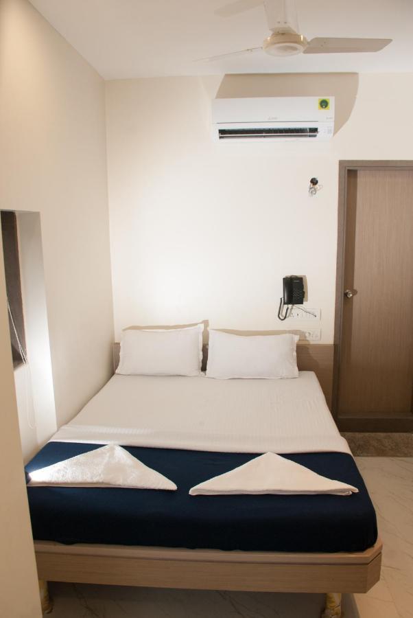 City Hotel Bombay Extérieur photo