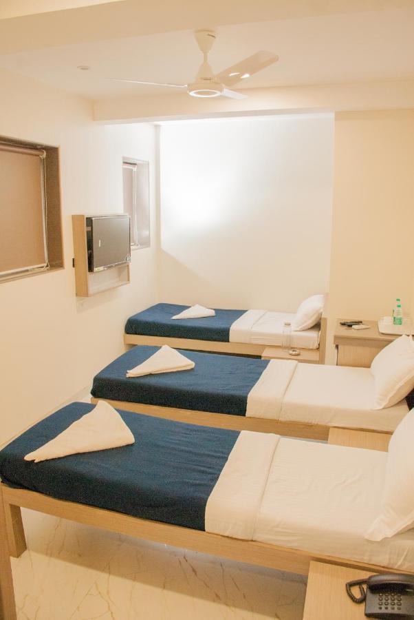 City Hotel Bombay Extérieur photo