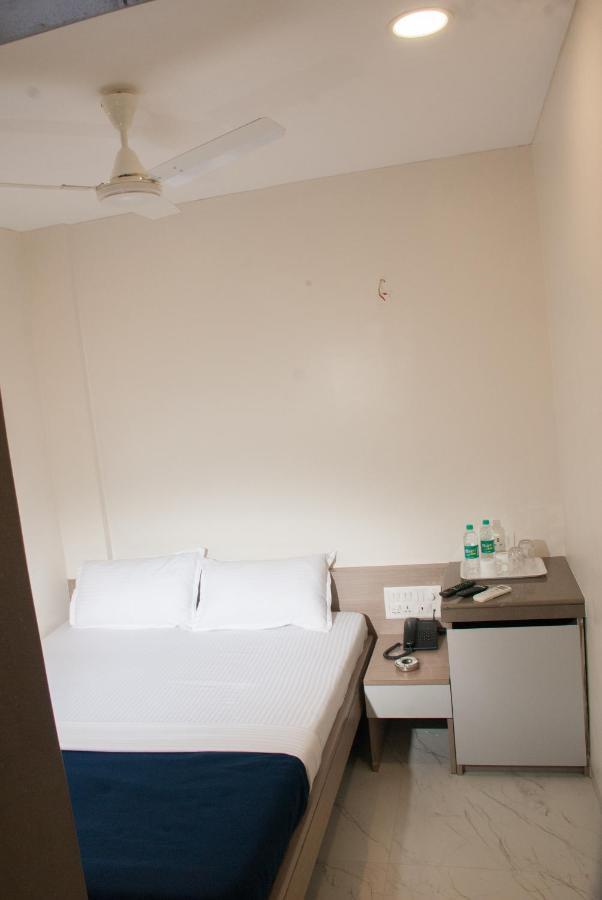 City Hotel Bombay Extérieur photo
