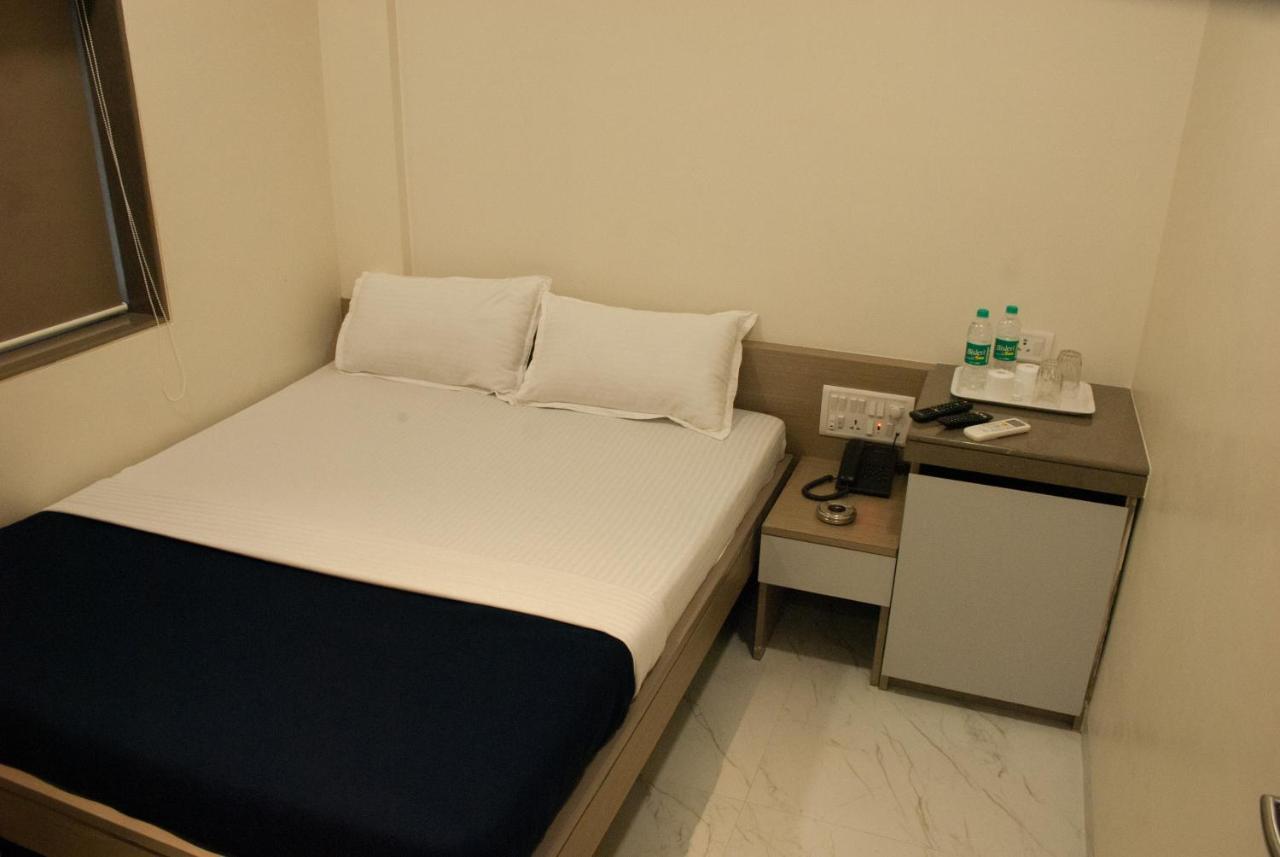 City Hotel Bombay Extérieur photo