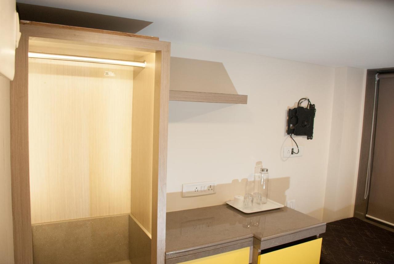City Hotel Bombay Extérieur photo