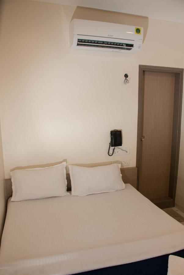 City Hotel Bombay Extérieur photo