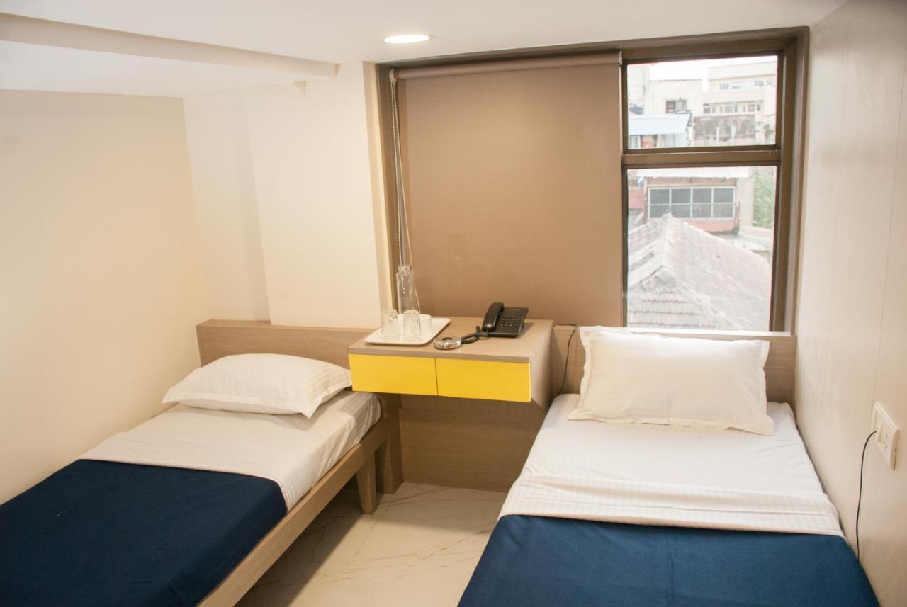 City Hotel Bombay Extérieur photo